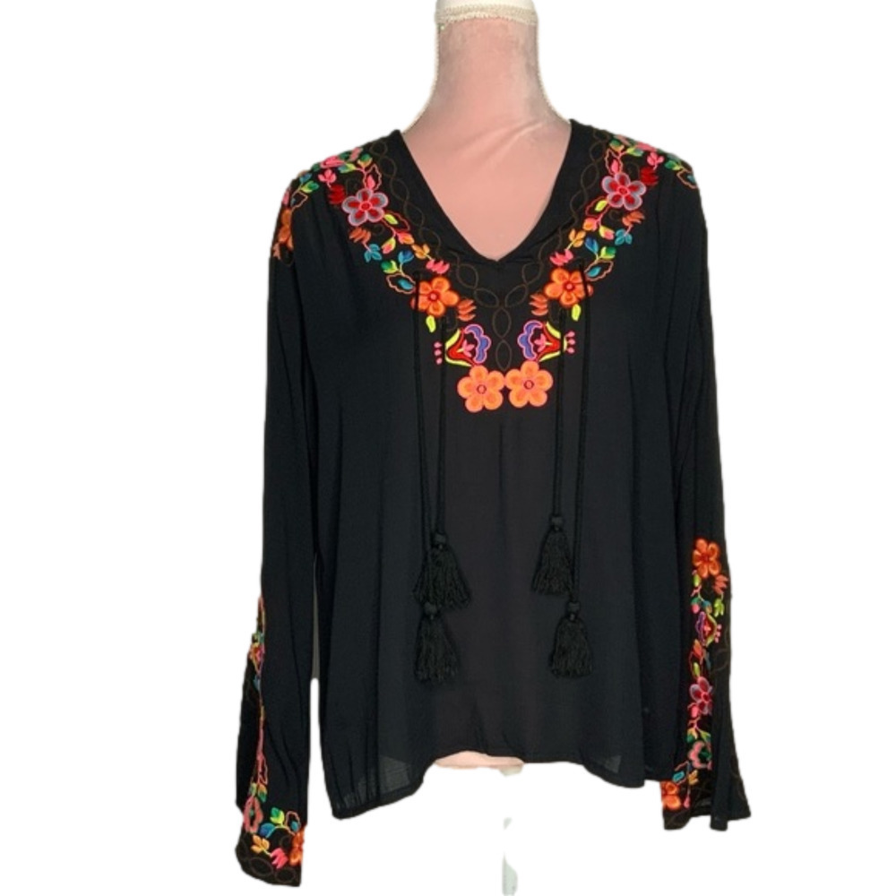 Misa Los Angeles gorgeous embroidered‎ top.